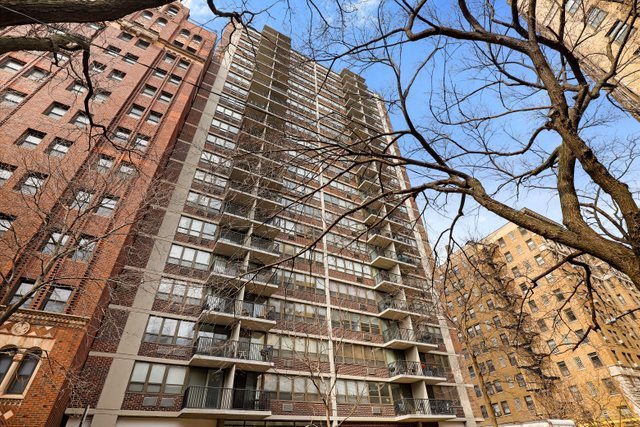 2740 N Pine Grove Avenue #20G, Chicago, IL