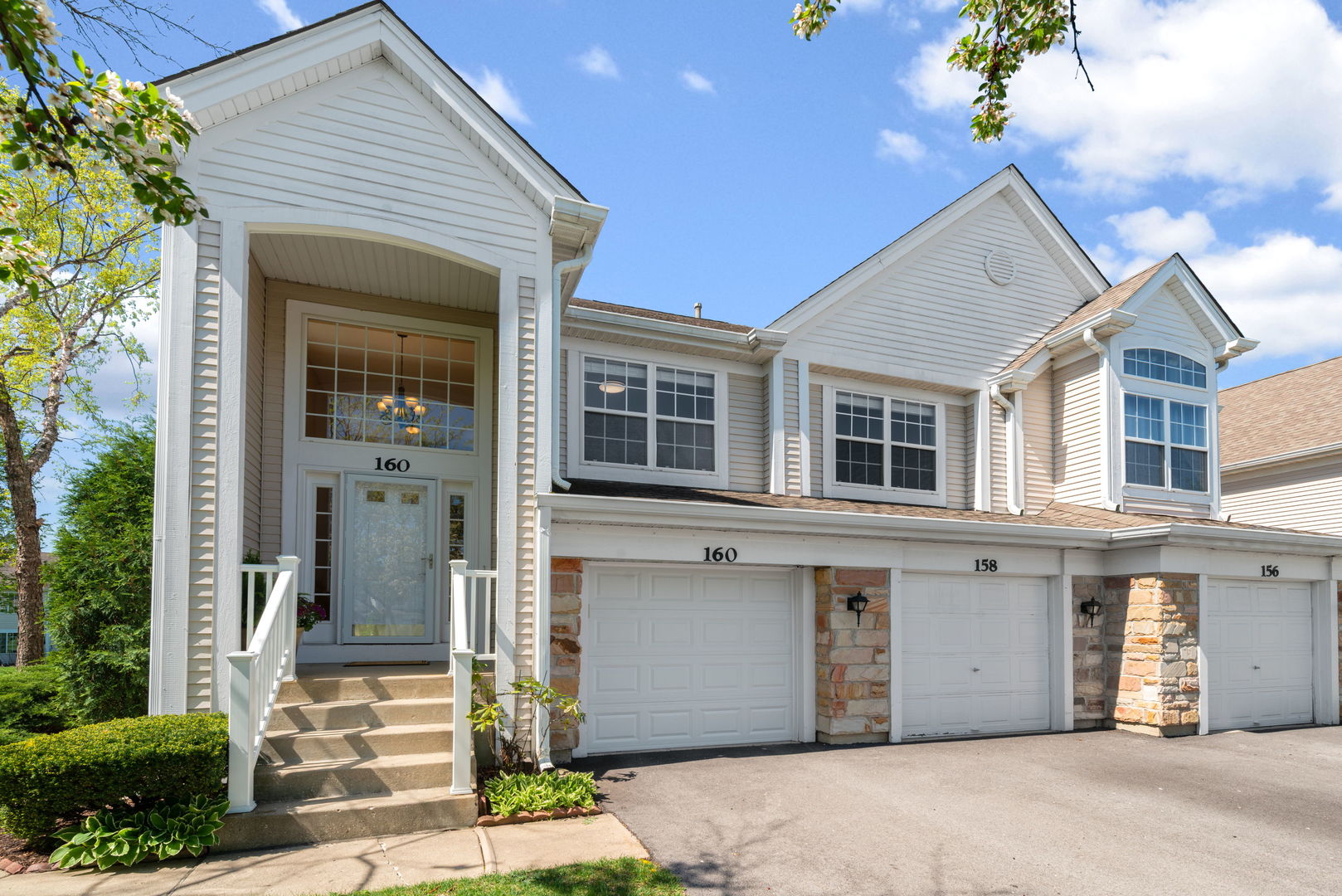 160 Fairfield Lane, Carol Stream, IL