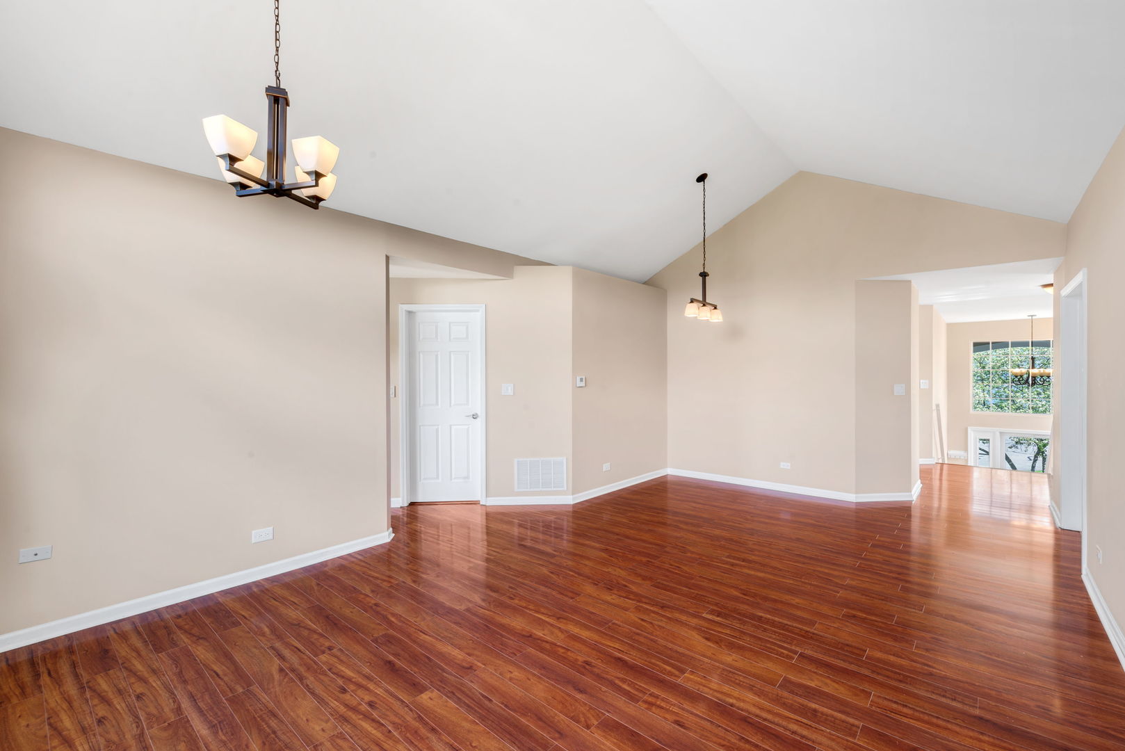160 Fairfield Lane, Carol Stream, IL