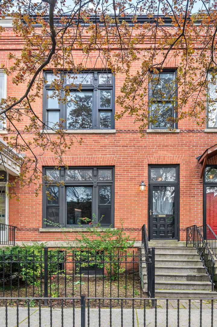 2411 N Burling Street, Chicago, IL