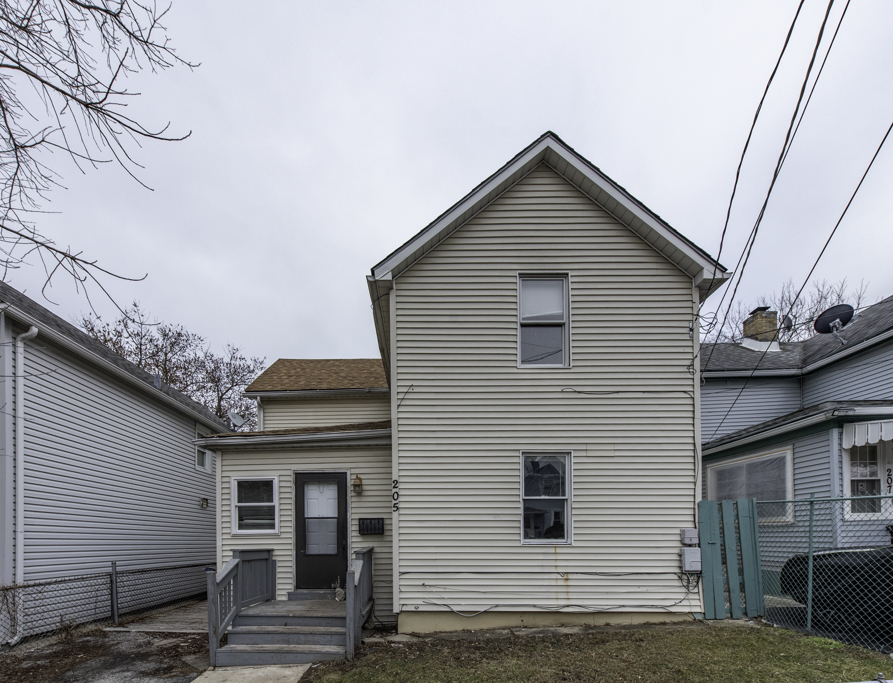 205 S Park Avenue, Waukegan, IL