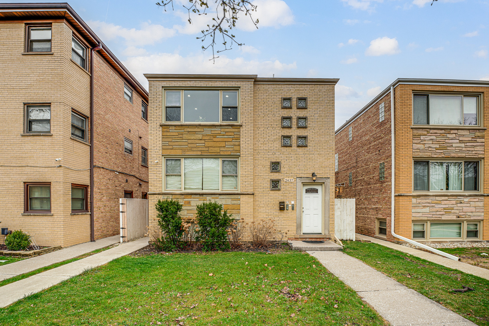 2437 N 78th Avenue, Elmwood Park, IL