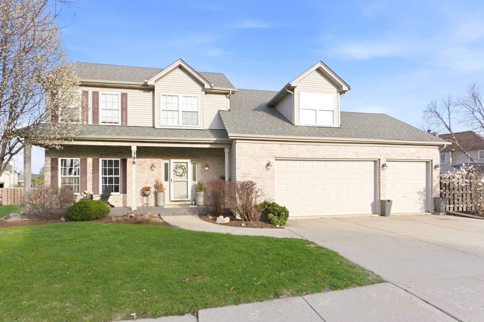 398 Essex Drive, Oswego, IL