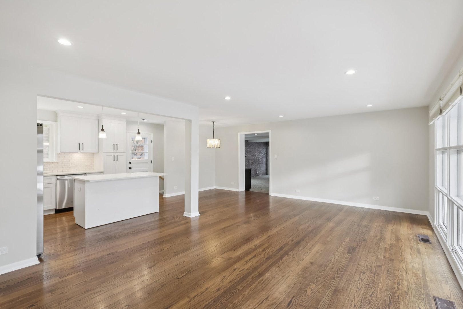 6803 N KEELER Avenue, Lincolnwood, IL