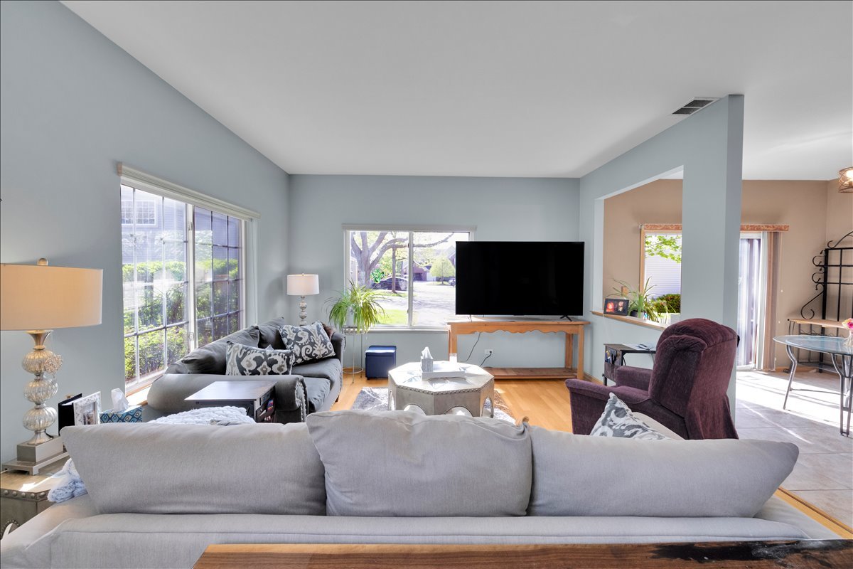 263 Nicole Drive #A, South Elgin, IL