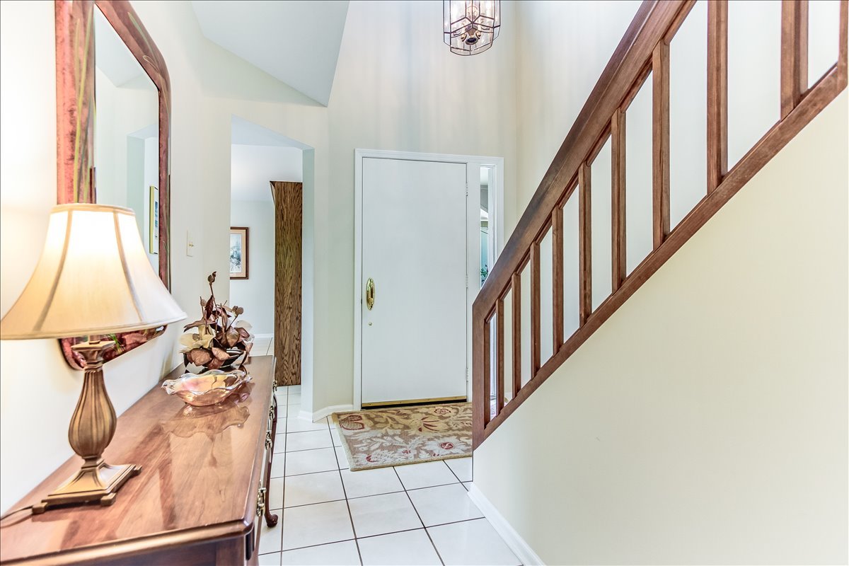 789 Oak Hill Road, Lake Barrington, IL