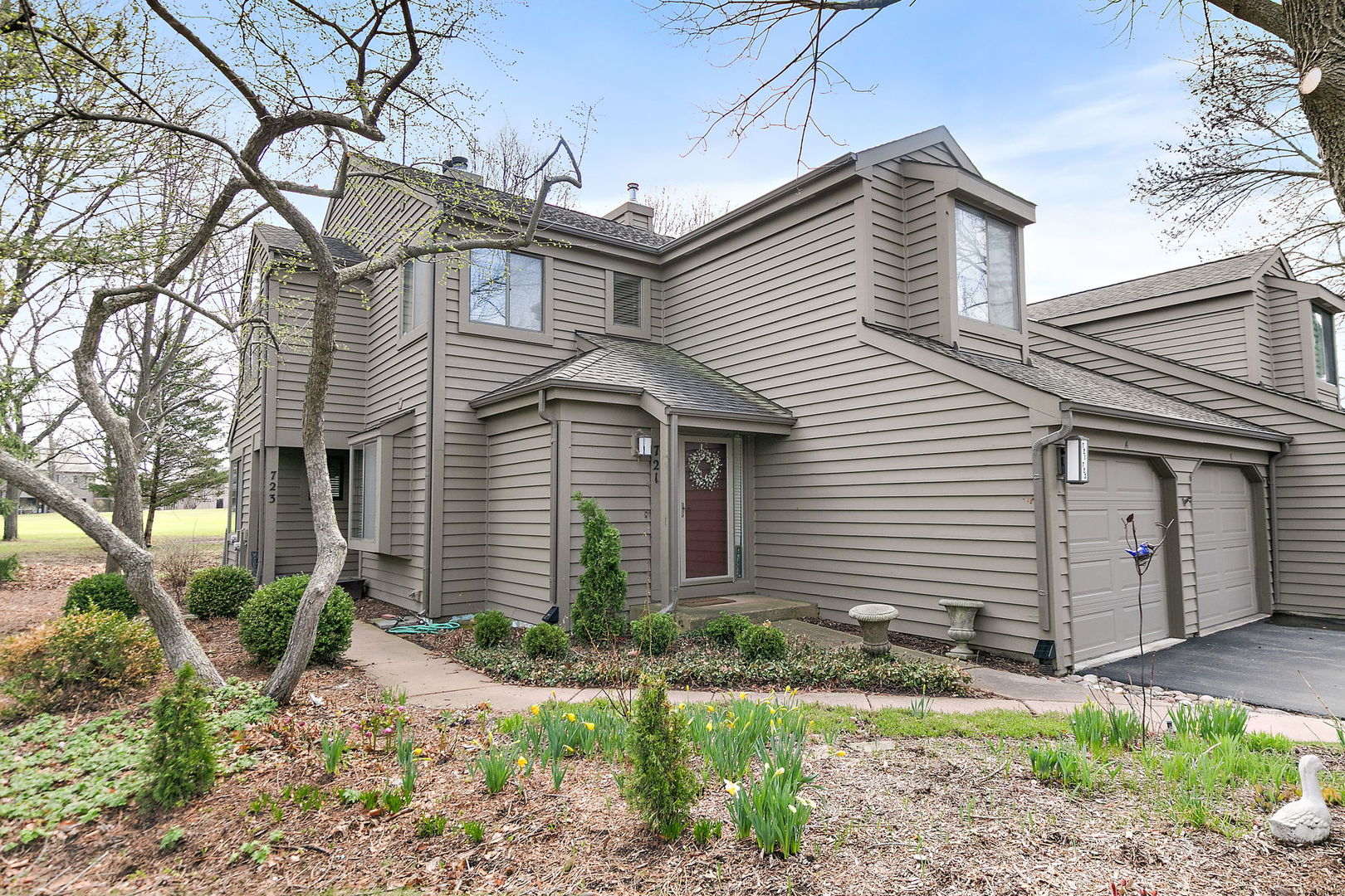 723 Golf Lane #944, Lake Barrington, IL