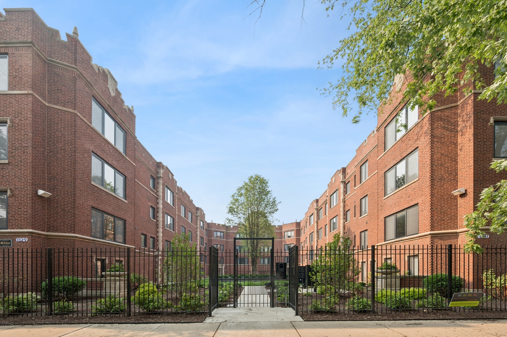 1335 W Estes Avenue #1B, Chicago, IL
