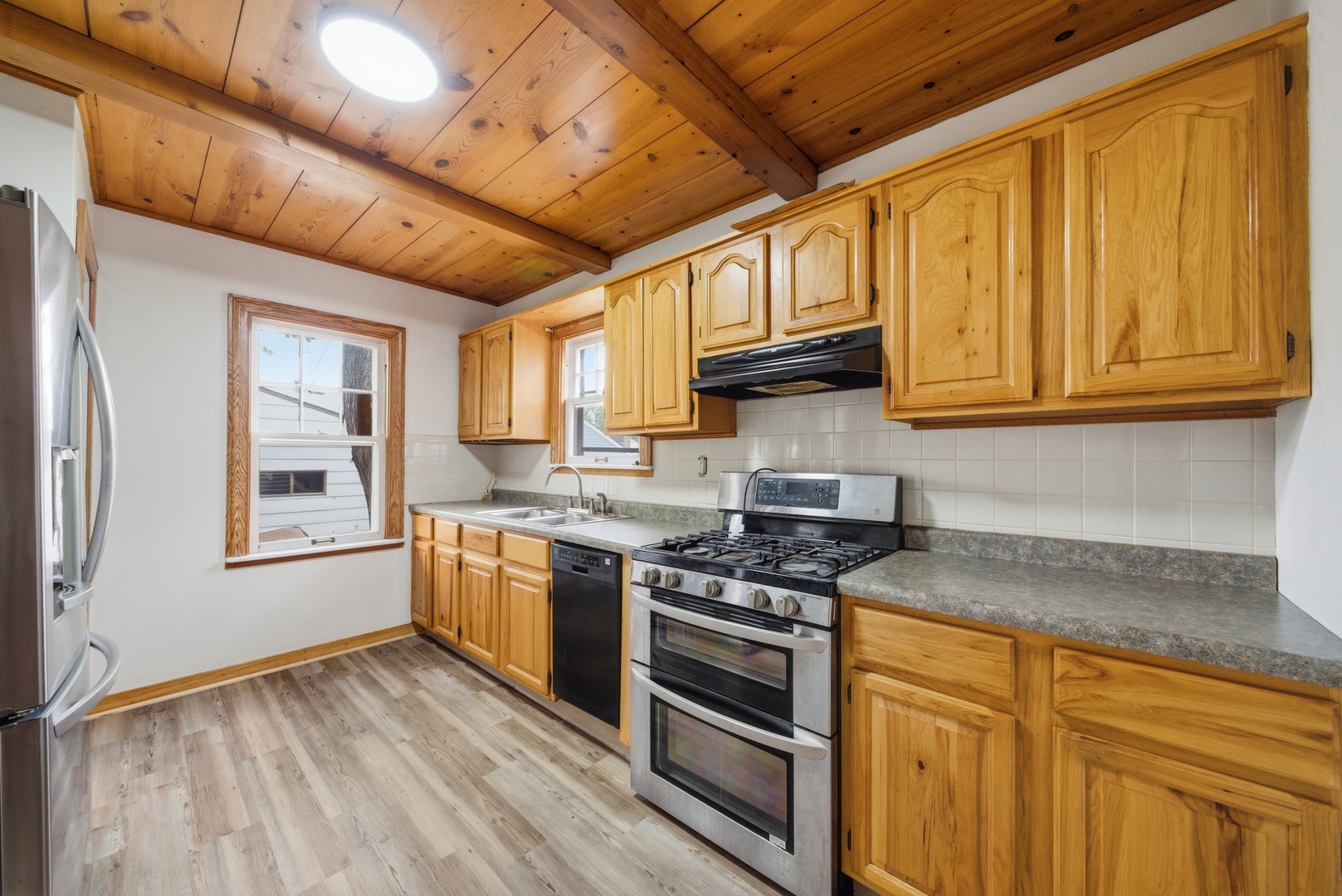 18409 Oakwood Avenue, Lansing, IL