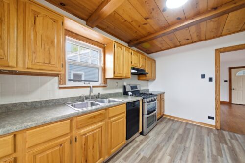 18409 Oakwood Avenue, Lansing, IL