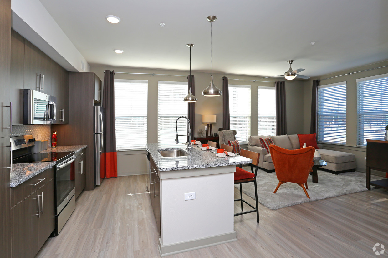 680 E Algonquin Road #1101, Schaumburg, IL