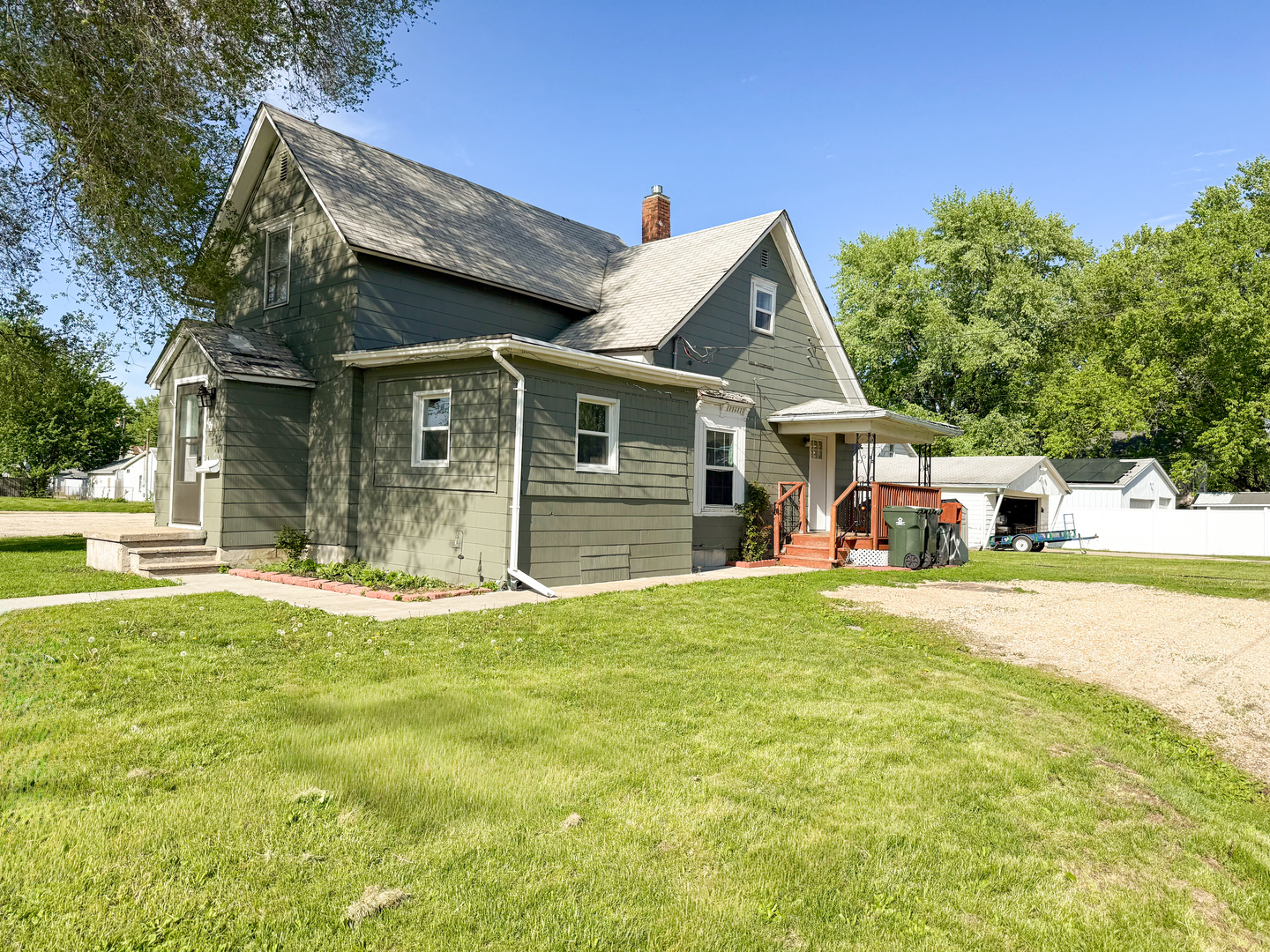 408 Ave E, Sterling, IL