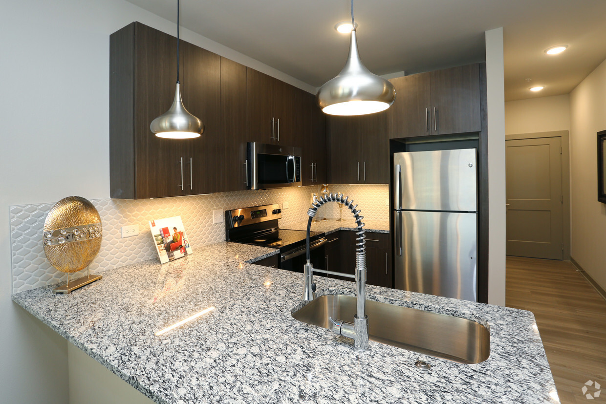680 E Algonquin Road #1304, Schaumburg, IL