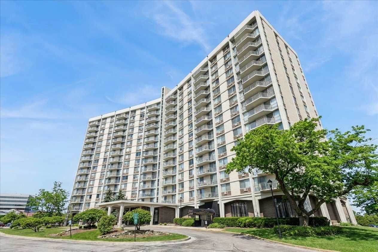 40 N Tower Road #8F, Oak Brook, IL