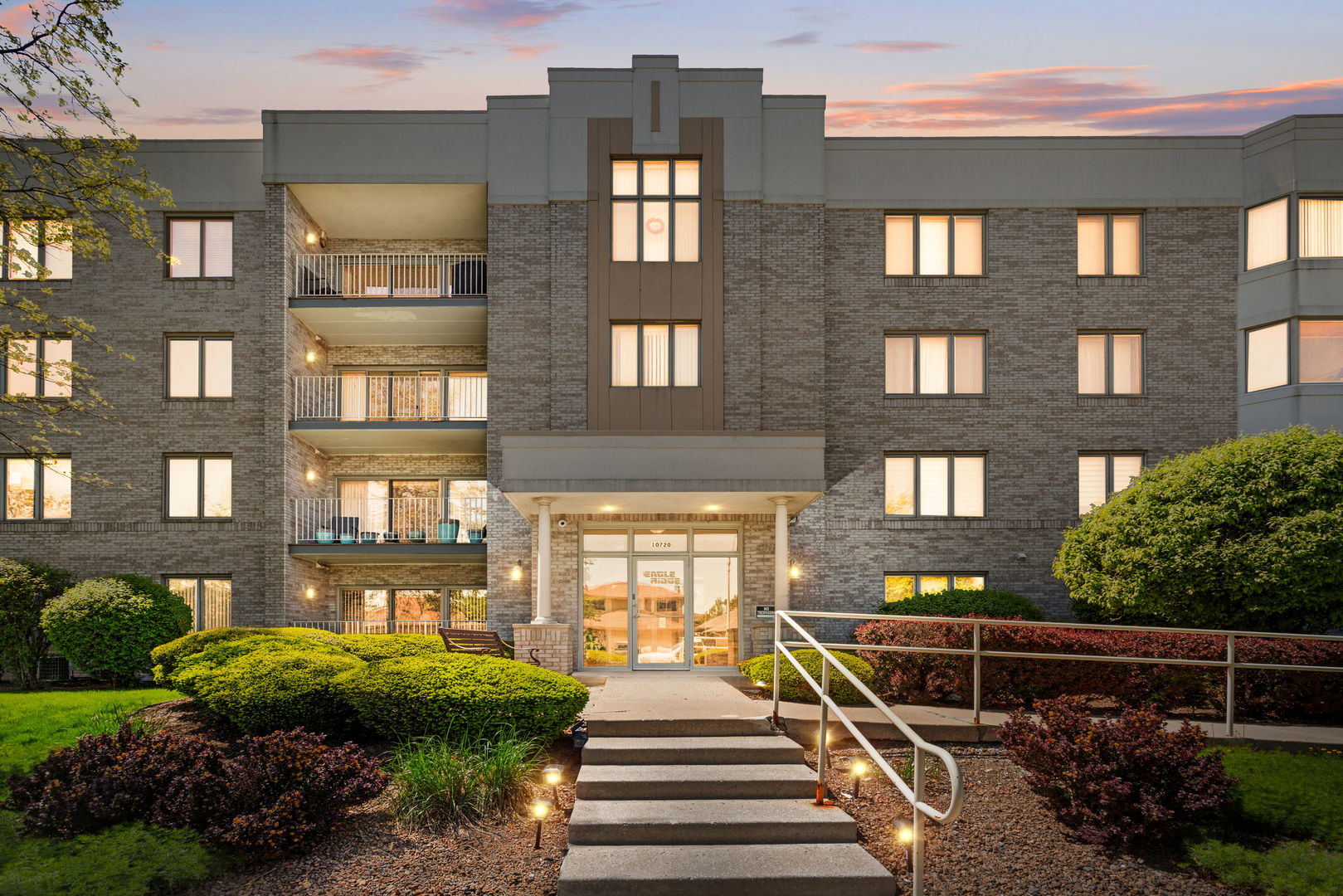 10720 S Washington Street #205, Oak Lawn, IL
