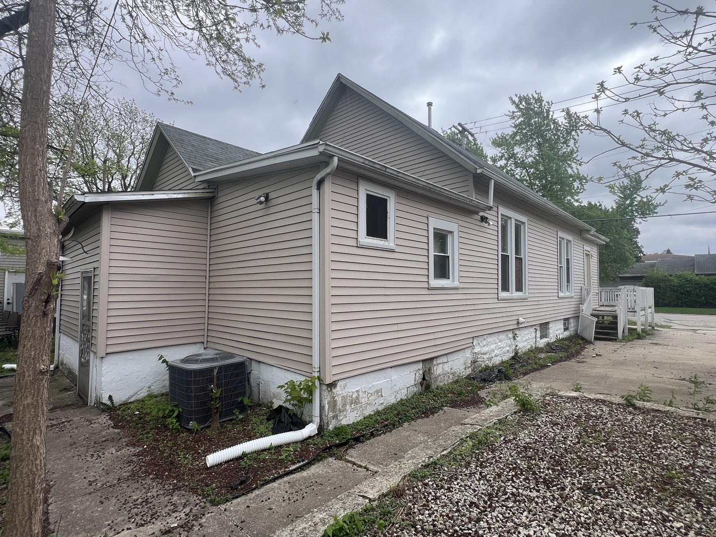 429 E Locust Street, Kankakee, IL