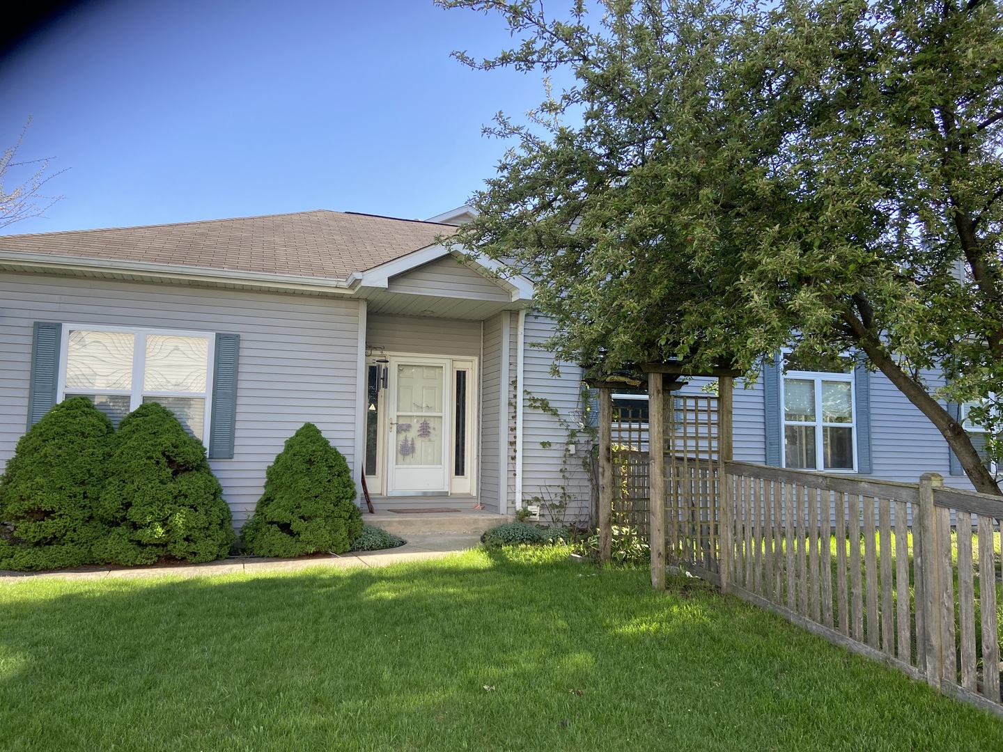 586 Chestnut Drive, Oswego, IL