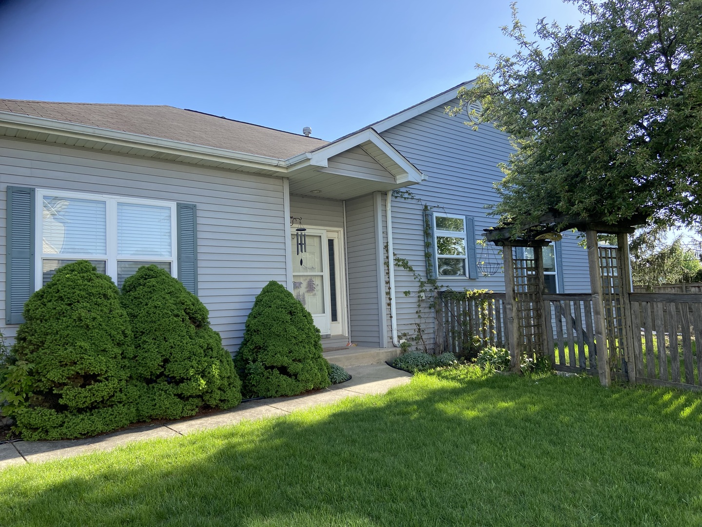 586 Chestnut Drive, Oswego, IL