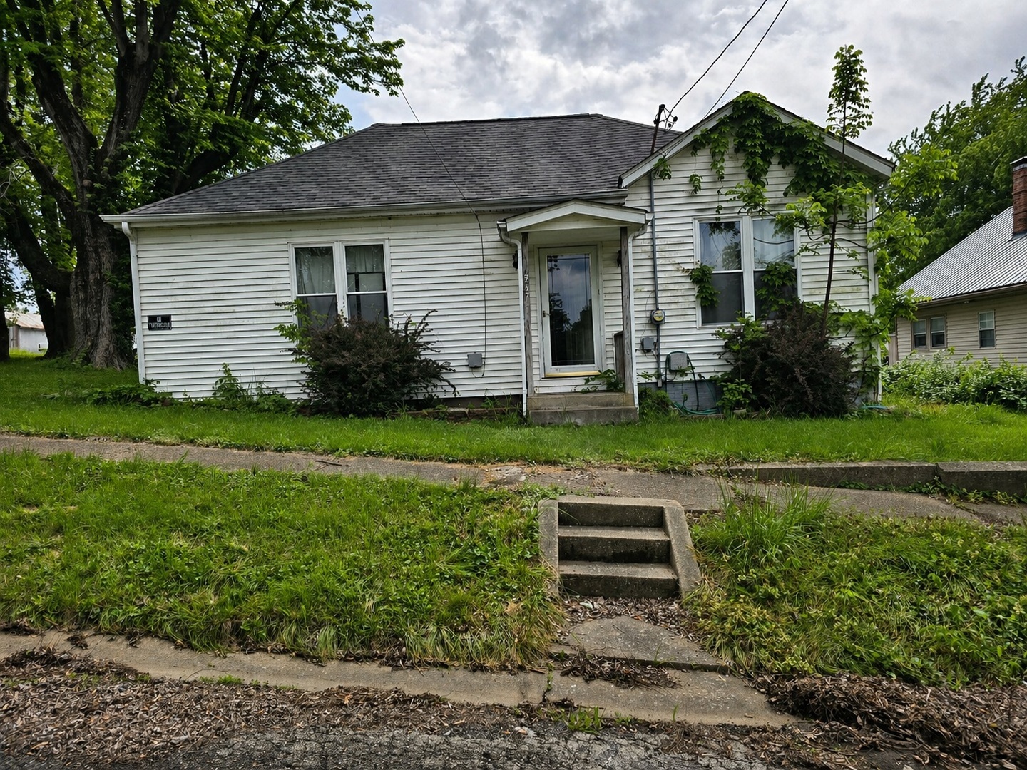 247 Maple Street, Chester, IL