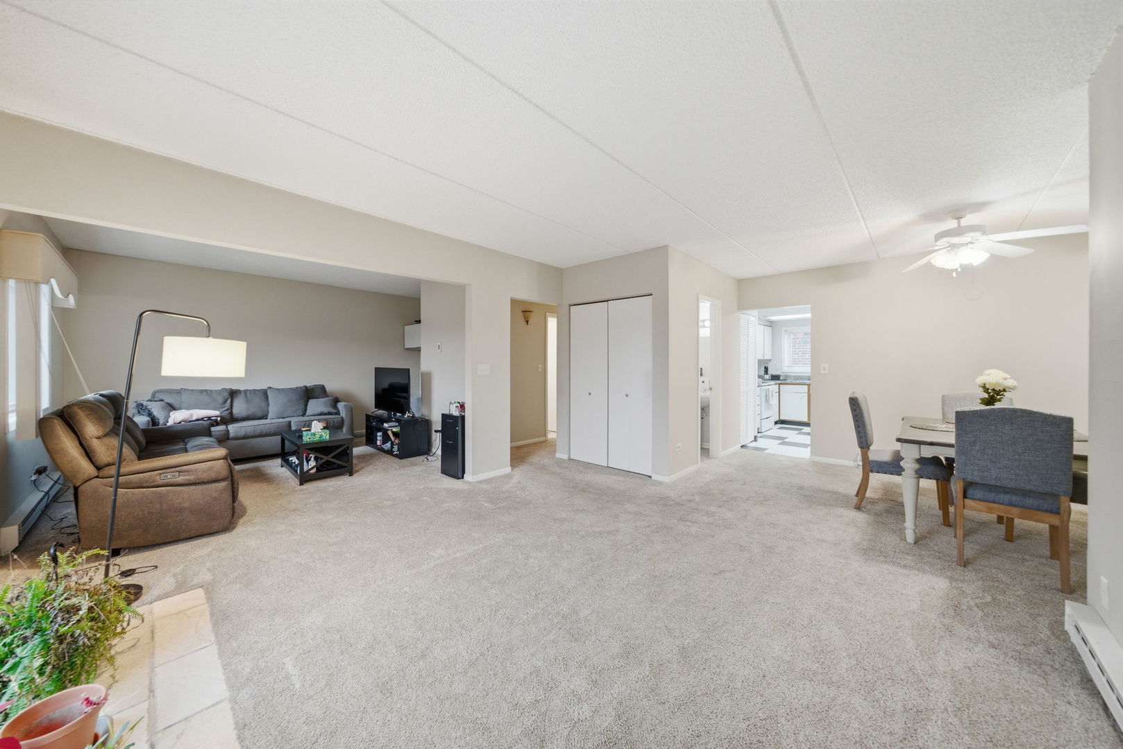 940 N Rohlwing Road #201A, Addison, IL