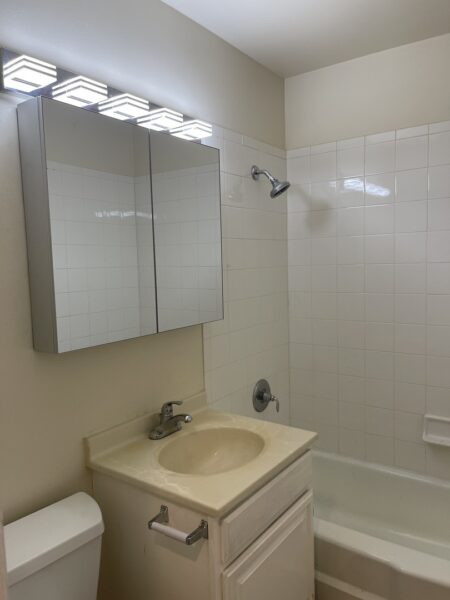 706 E Algonquin Road #204, Arlington Heights, IL