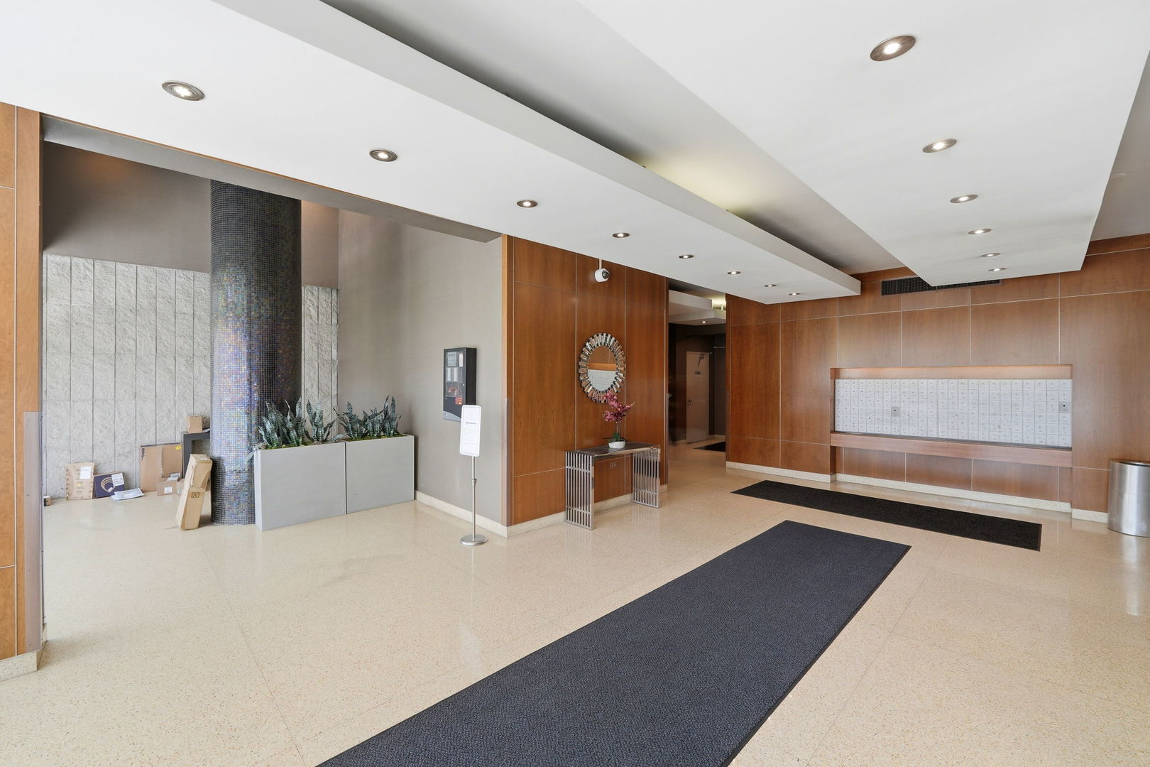 450 W Briar Place #5F, Chicago, IL