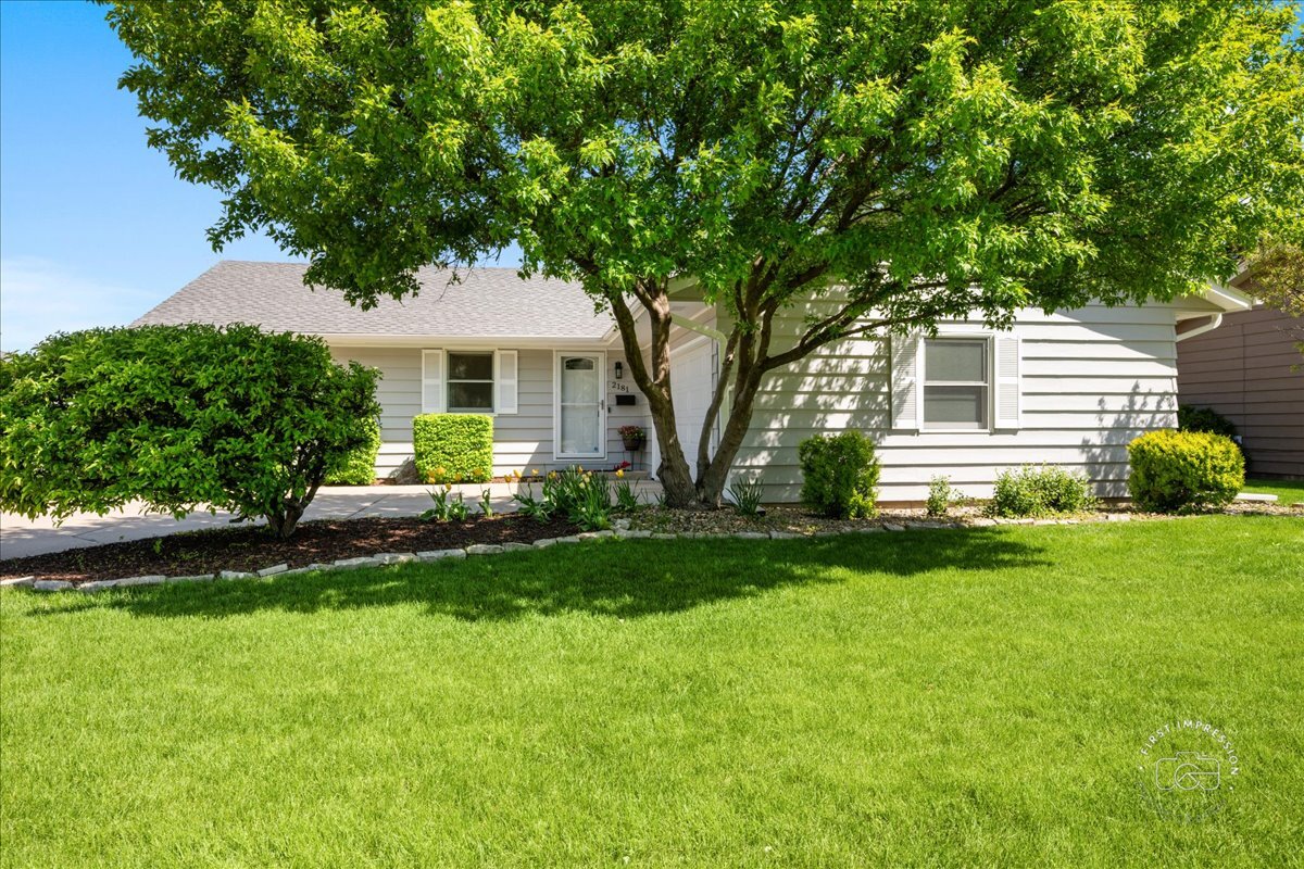 2181 W Illinois Avenue, Aurora, IL