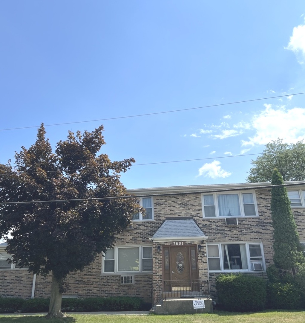 7601 Banks Street #2E, Justice, IL