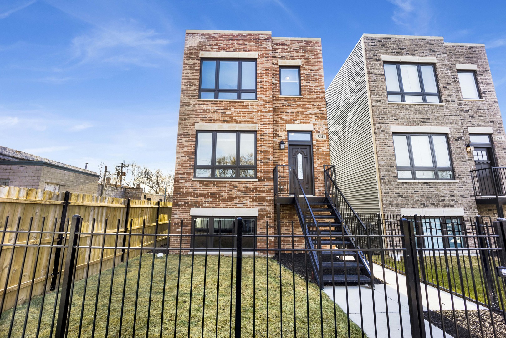5843 W Corcoran Place, Chicago, IL