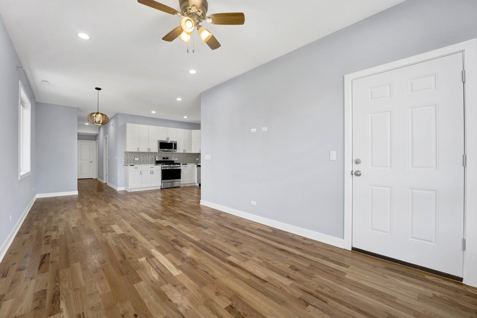 5843 W Corcoran Place, Chicago, IL