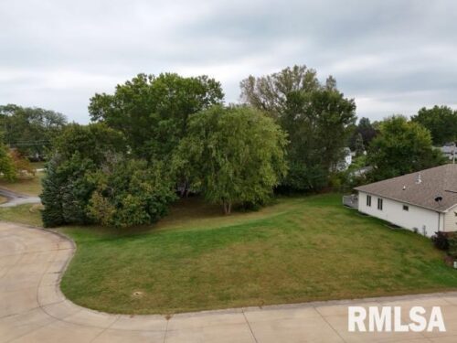 25 HIDDEN VALLEY Circle, Davenport, IA