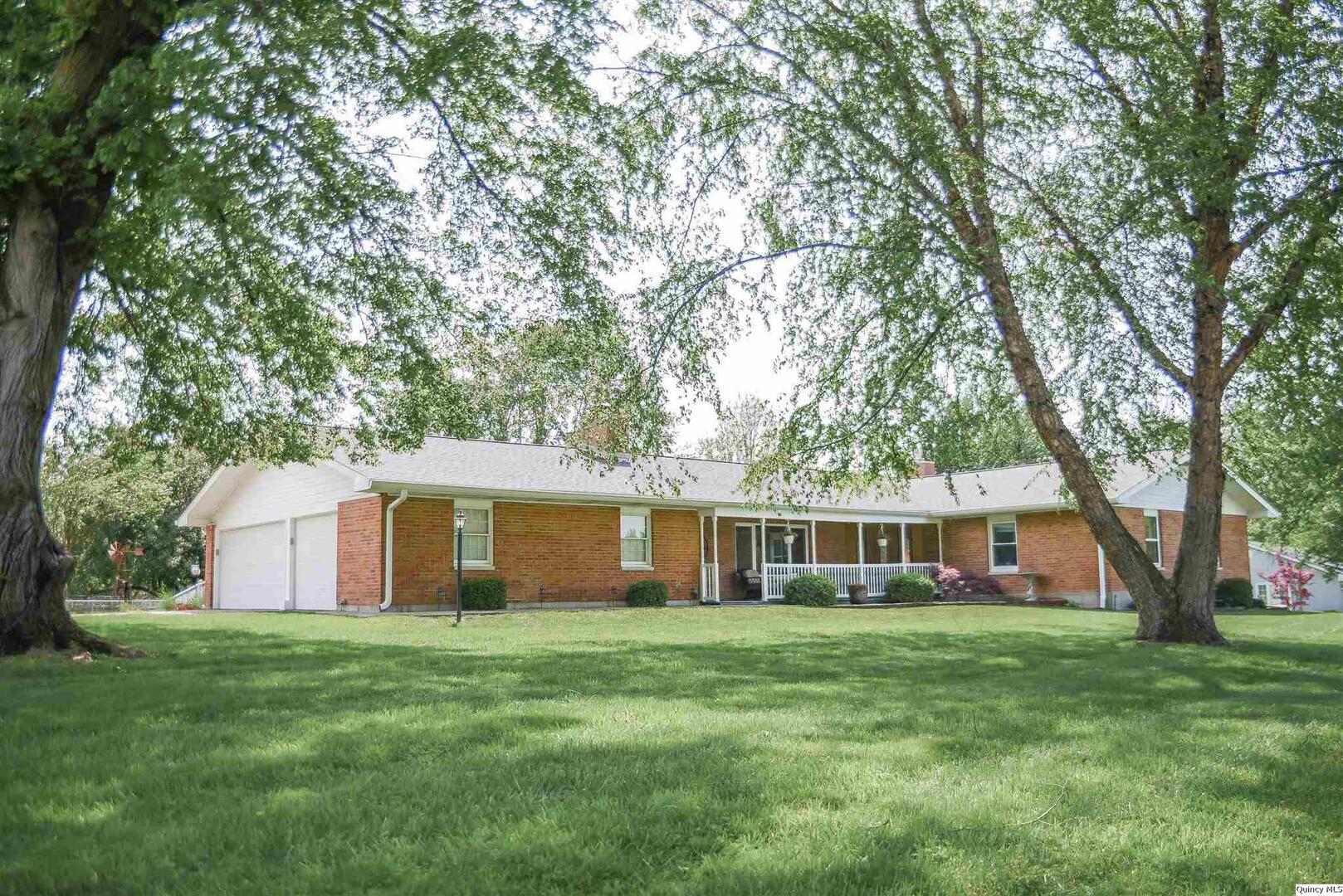 3210 Golf Dr, Quincy, IL