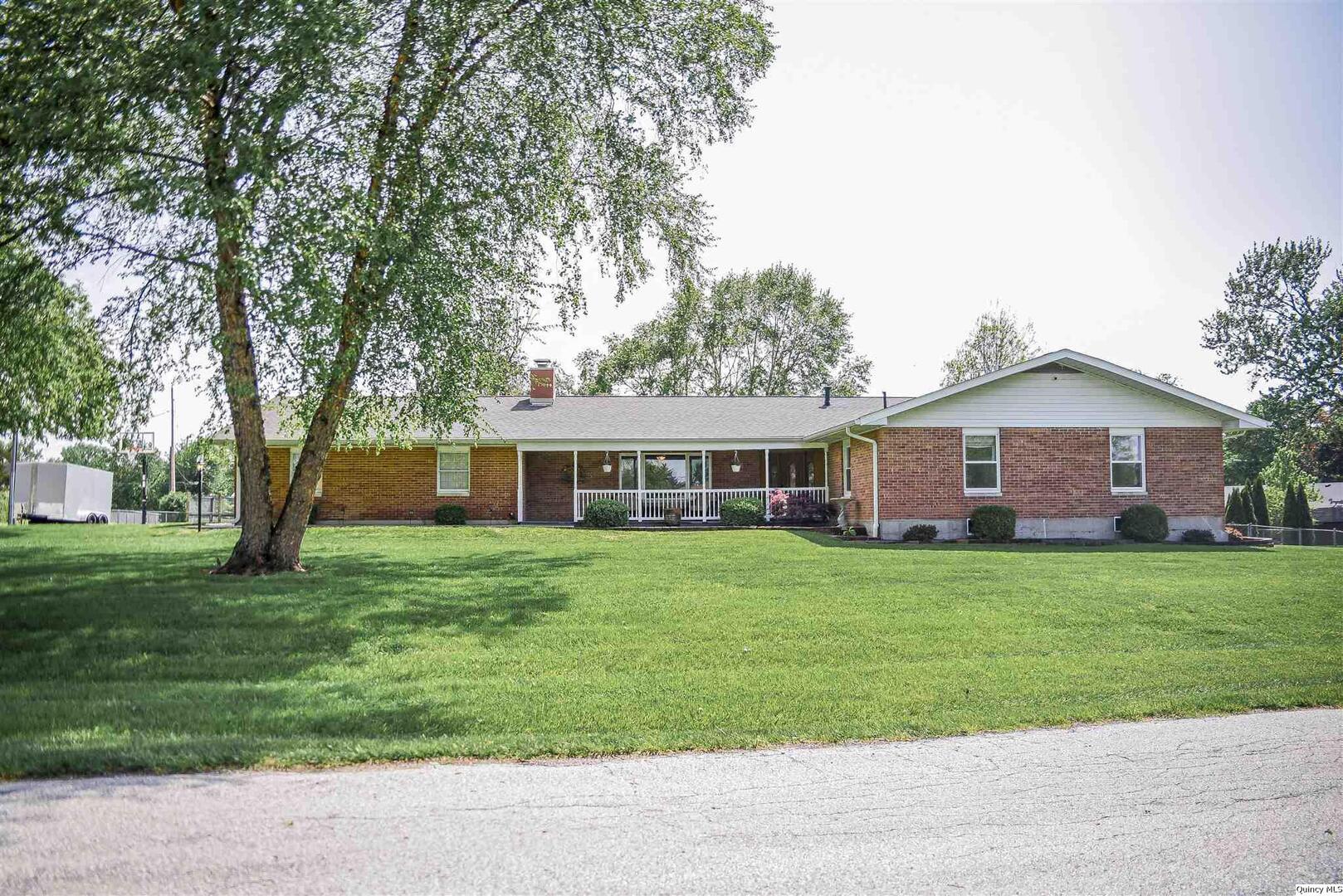 3210 Golf Dr, Quincy, IL