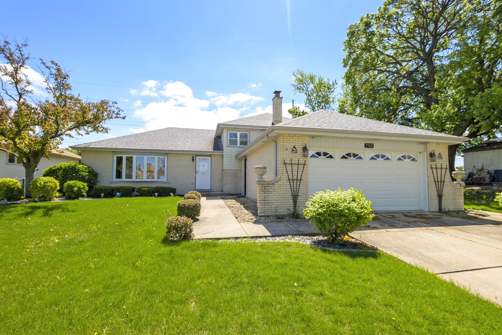 7745 Woodstock Drive, Tinley Park, IL