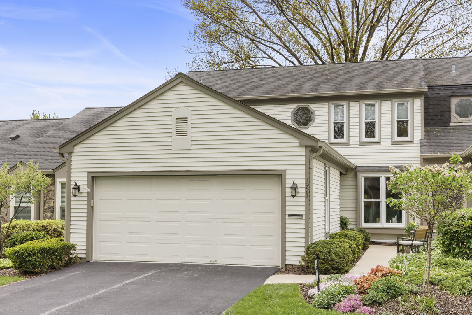 1921 Wexford Circle, Wheaton, IL