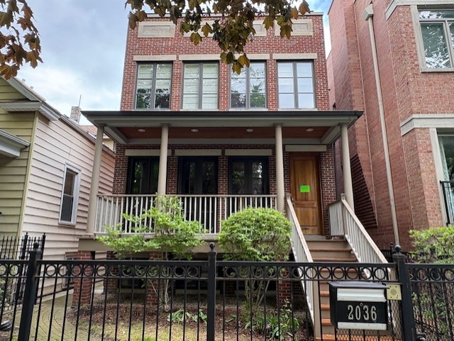 2036 W BARRY Avenue, Chicago, IL