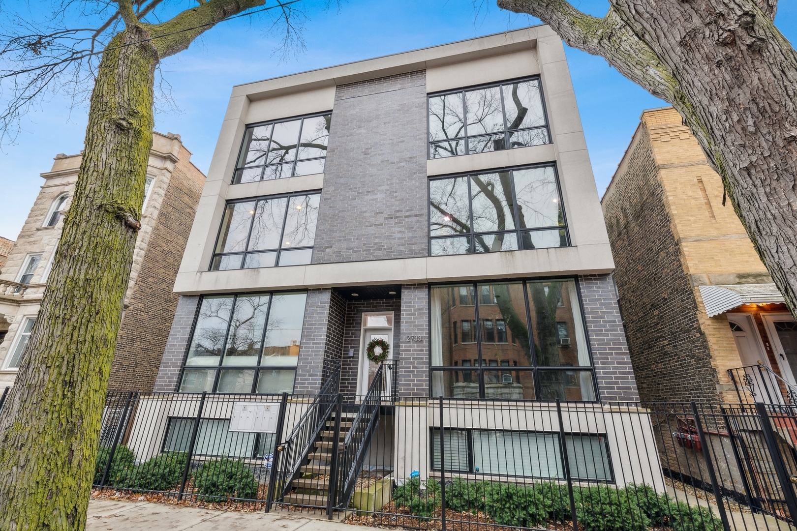 2733 W Hirsch Street #2E, Chicago, IL