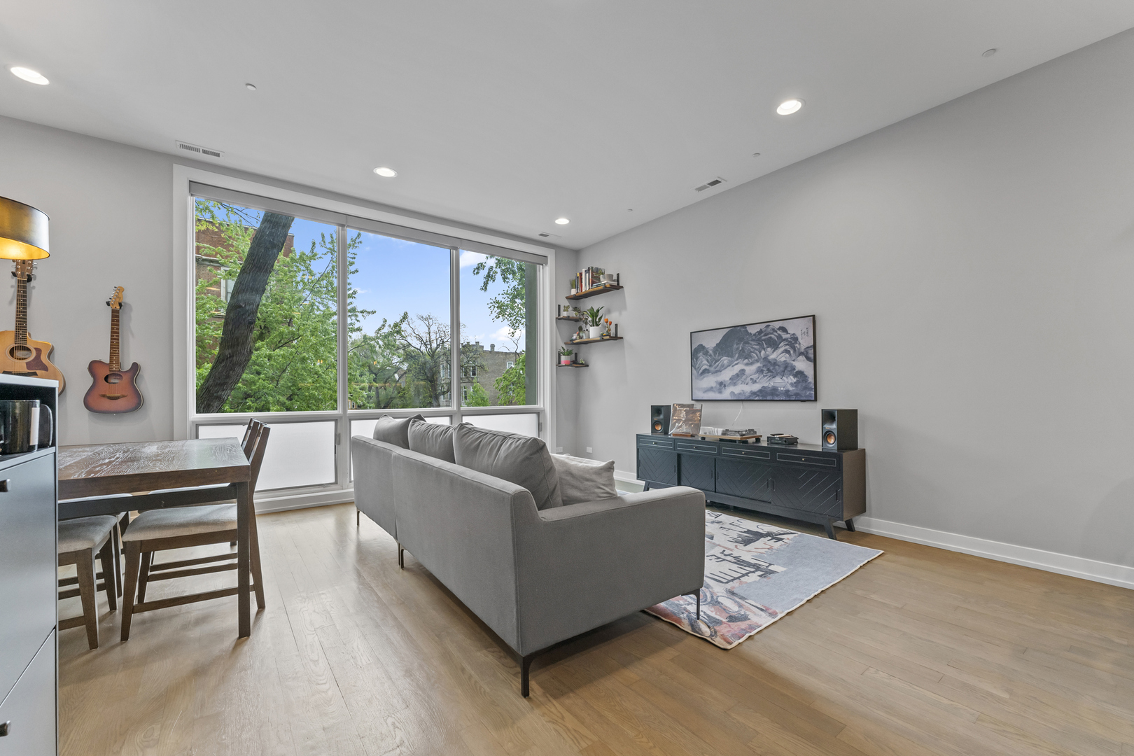 2733 W Hirsch Street #2E, Chicago, IL