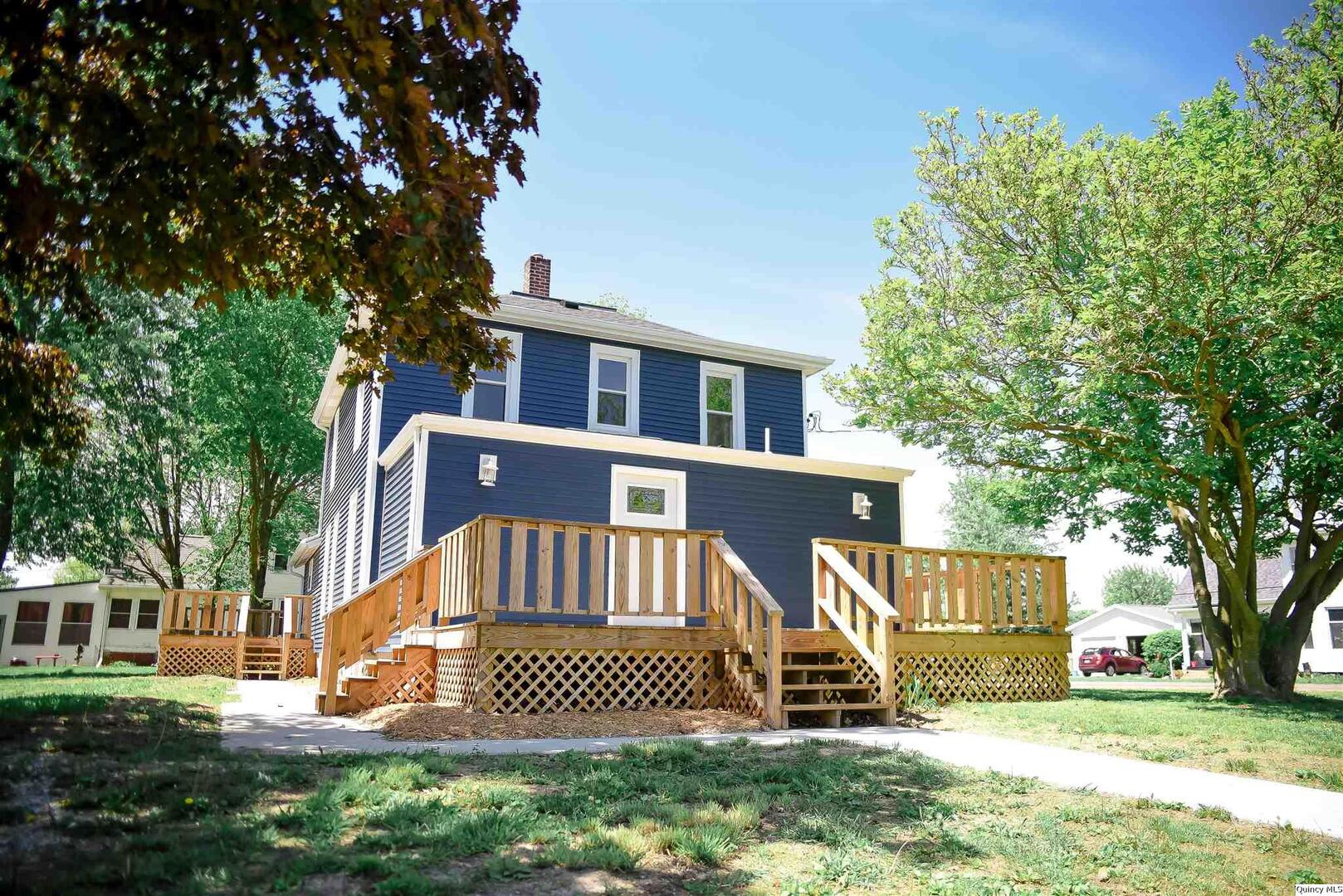 113 W 4th, Golden, IL