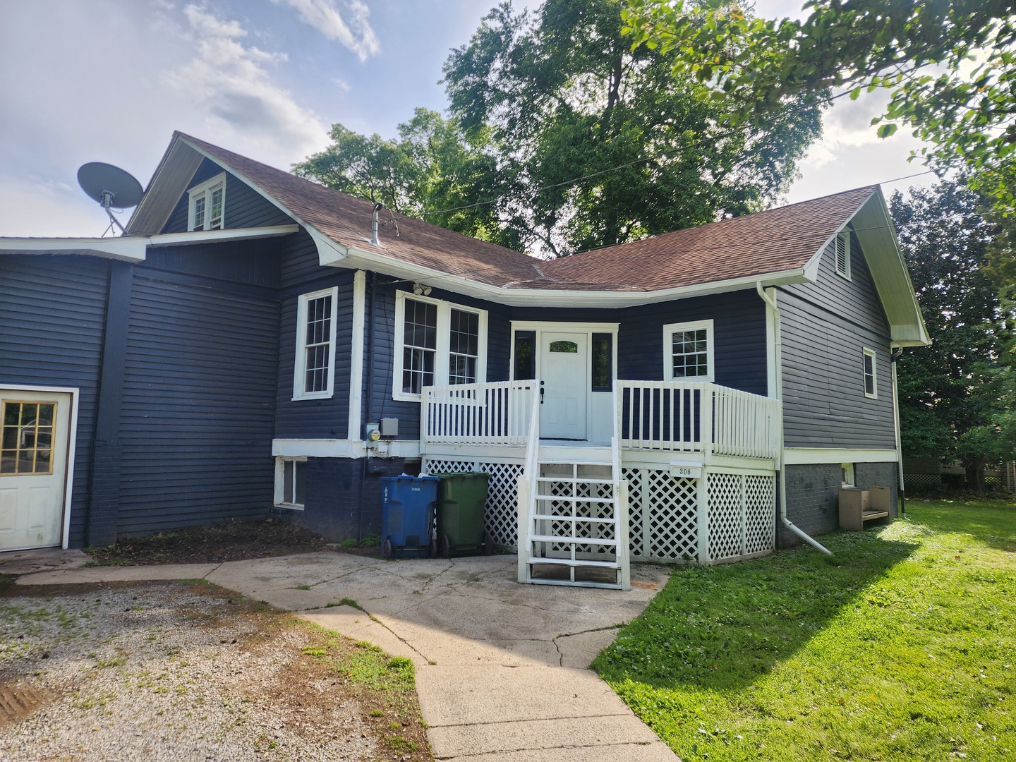 306 W Webster Street, Benton, IL