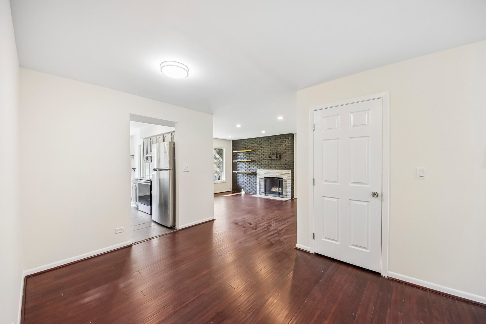 170 Grove Avenue #B, Des Plaines, IL