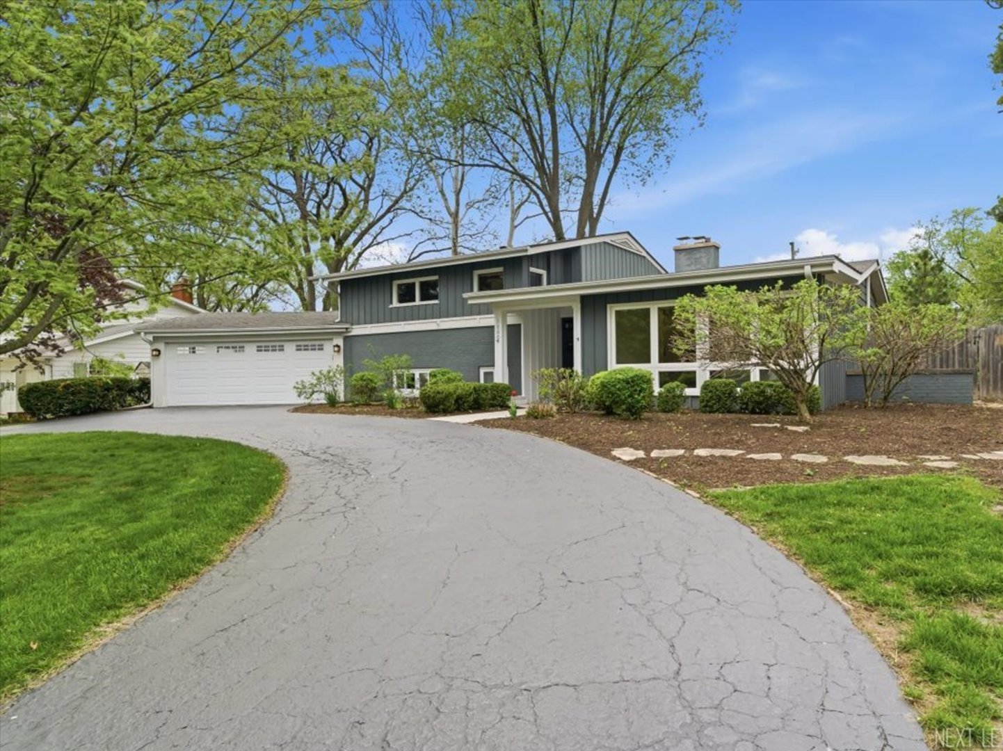 1000 CREST Street, Wheaton, IL