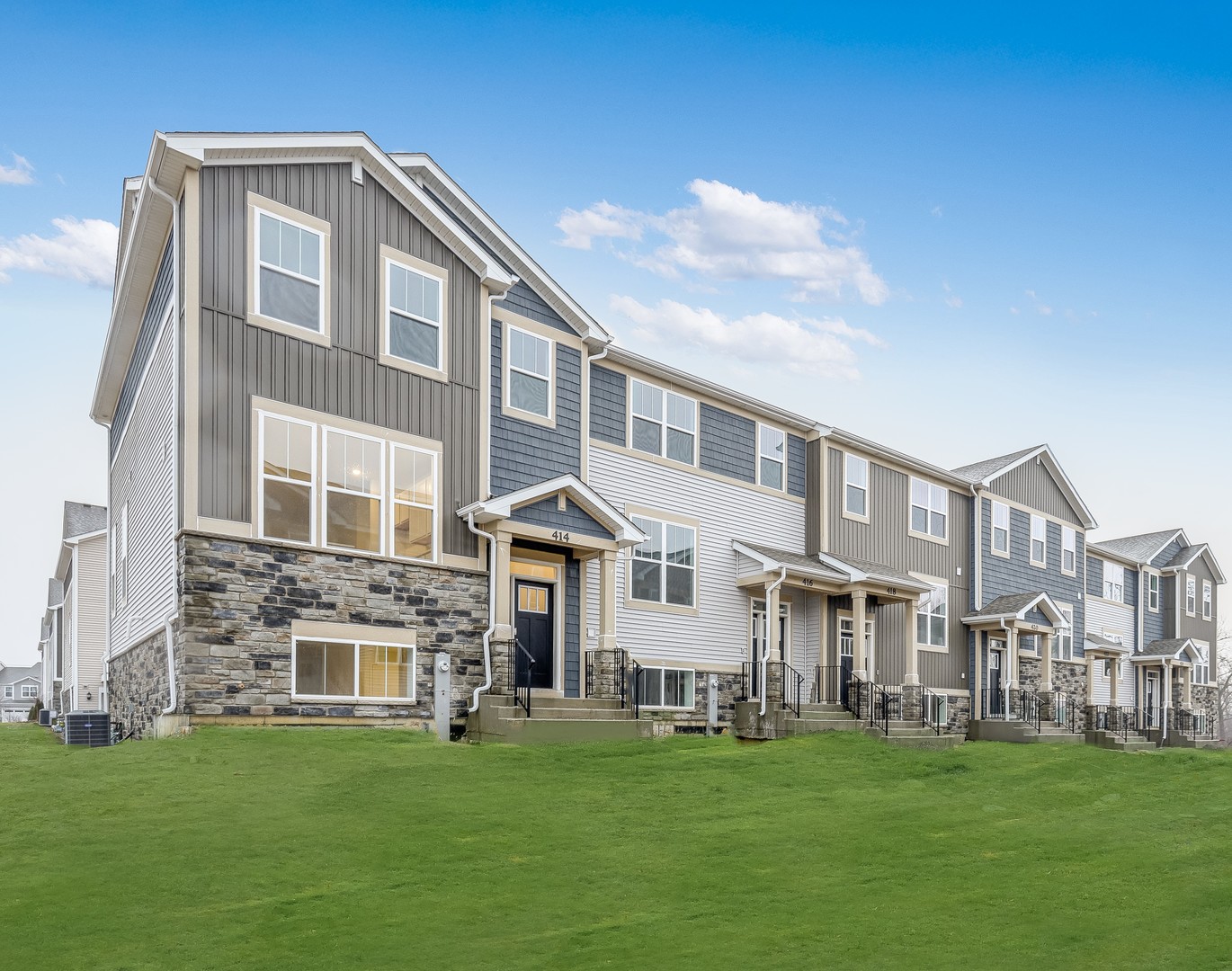 426 Red Oak Circle, Volo, IL