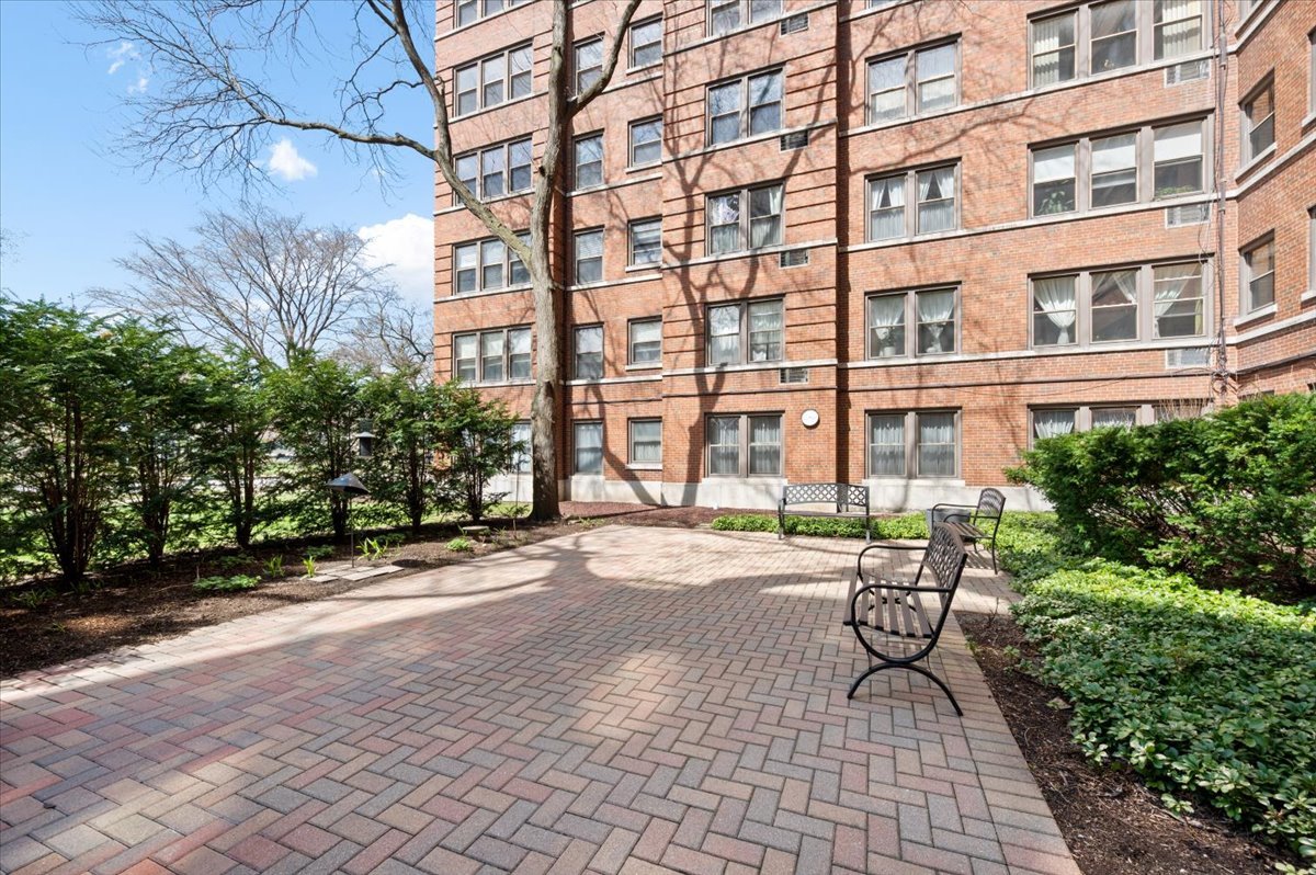 1585 Ridge Avenue #705, Evanston, IL