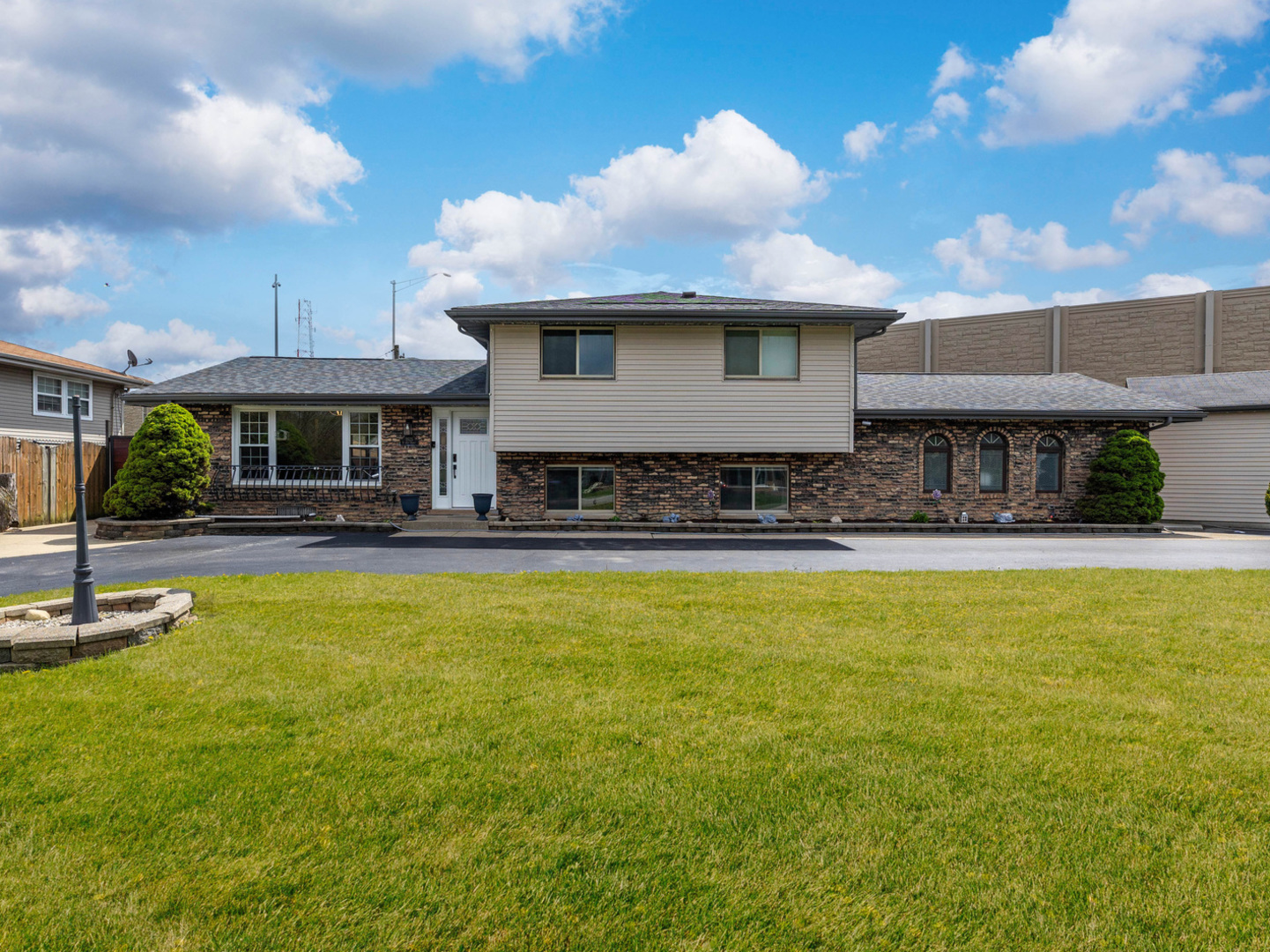 8625 W 81st Street, Justice, IL
