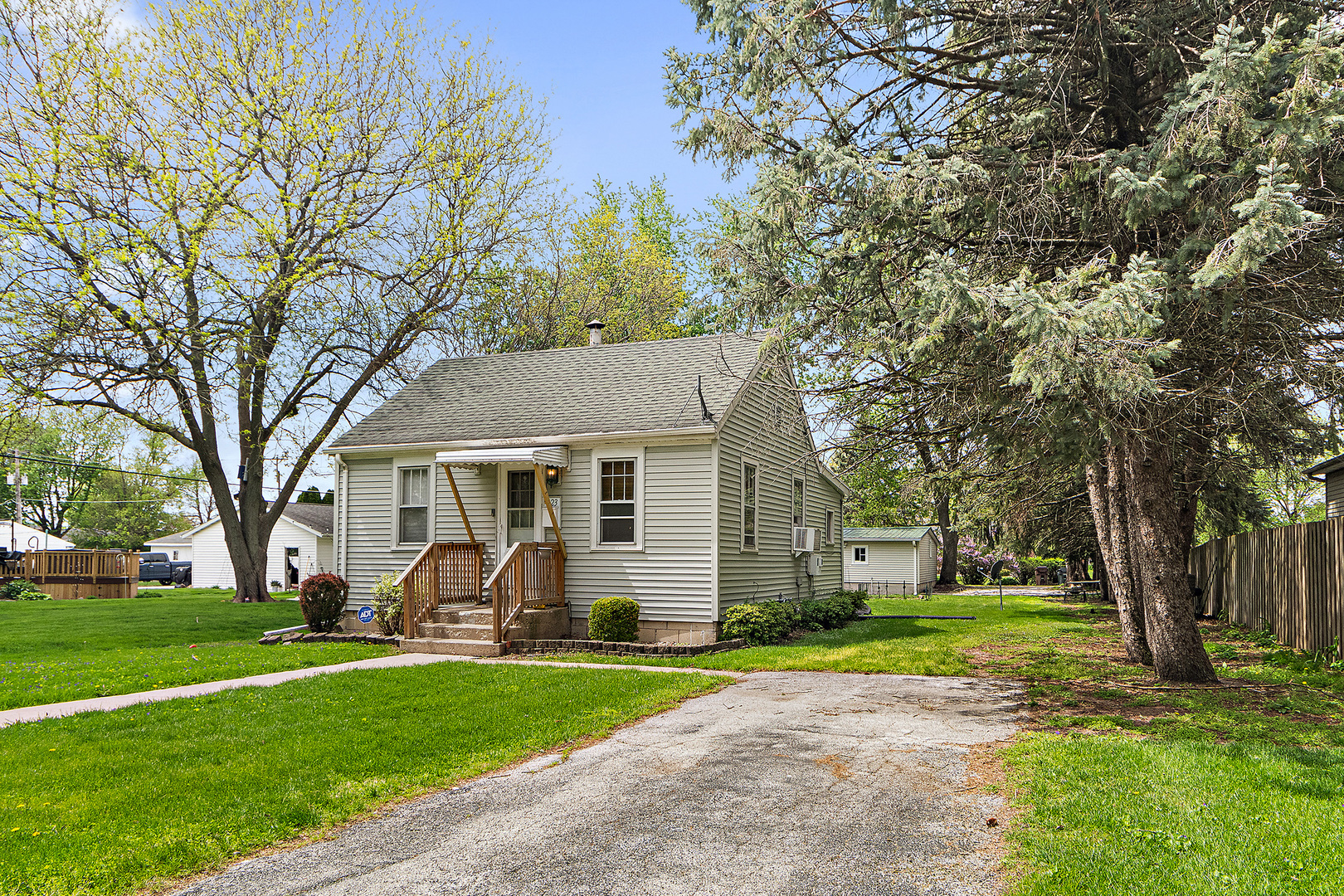 123 S Elm Street, Manteno, IL