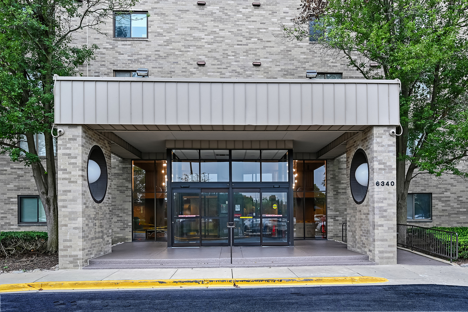6340 Americana Drive #414, Willowbrook, IL