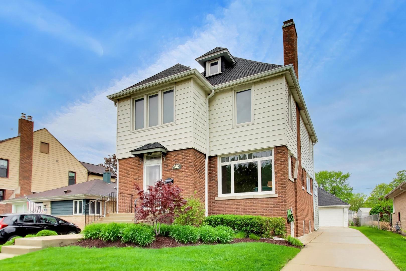 940 W Grant Drive, Des Plaines, IL