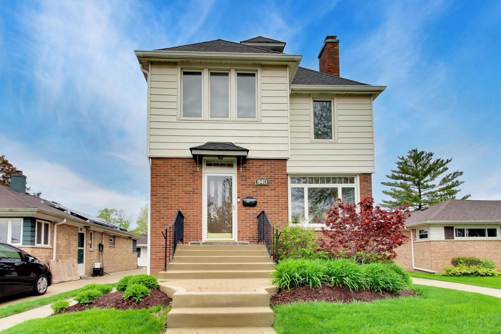 940 W Grant Drive, Des Plaines, IL