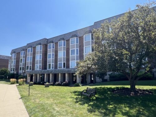 500 Thames Parkway #1F, Park Ridge, IL